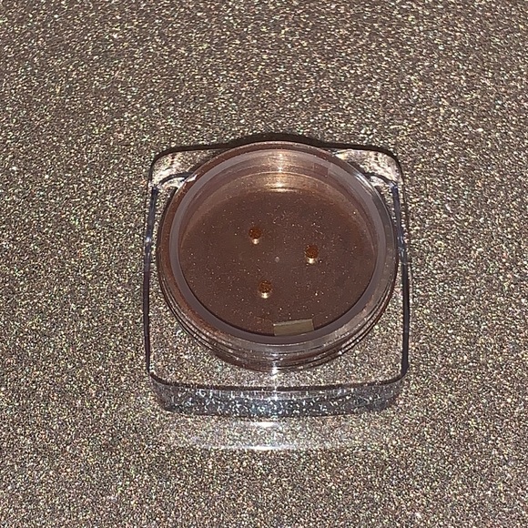 🍒2/$28 or 3/$38🍒 NEW - Lise Watier Loose Pigment Eyeshadow (Gold) - Picture 3 of 6